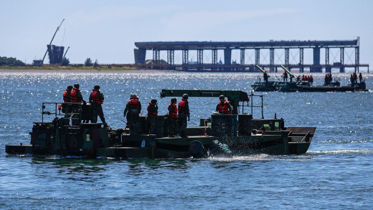 amenintat de decenii de catre beijing taiwanul exerseaza scenariul invaziei chineze manevre de o amploare fara precedent