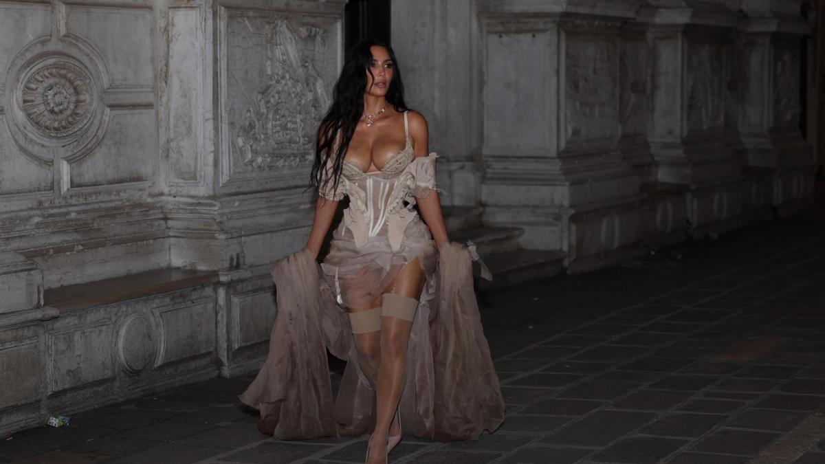 cea mai socanta aparitie la nunta lui jeff bozos cu lauren sanchez cum s a imbracat kim kardashian in ultima noapte de petreceri