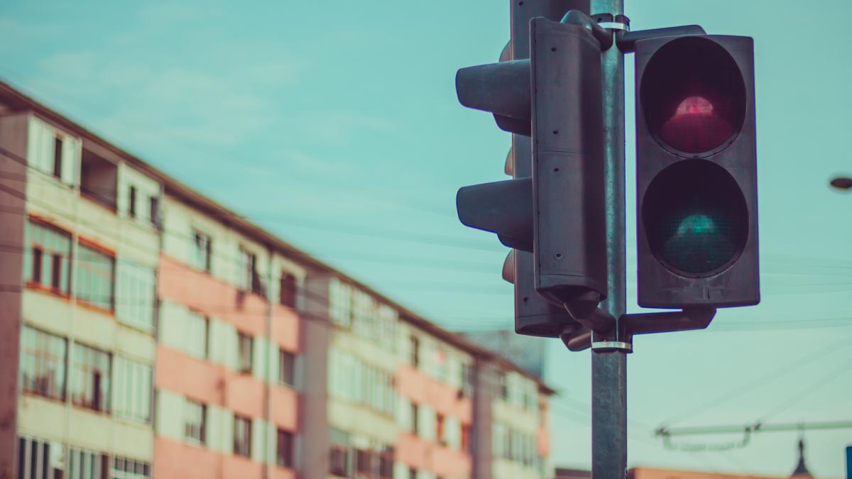 haos intr un oras din italia dupa o pana uriasa de curent semafoarele nu mai merg oamenii au ramas blocati in lifturi