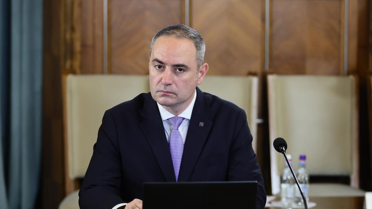 ministrul finantelor asigura romanii ca isi vor primi pensiile si salariile nu se pune problema amanarii sau blocarii