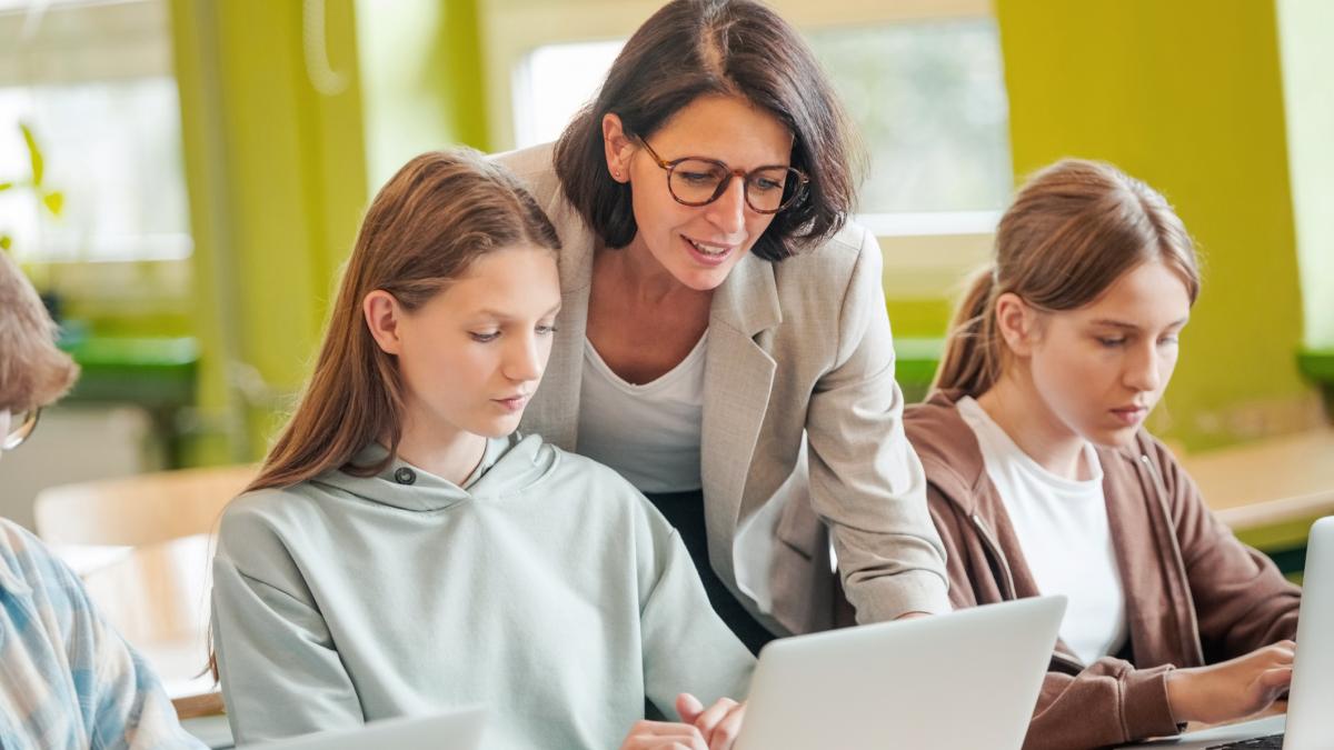 profesorii trebuie sa plateasca impozit pe banii din meditatii daniel david trebuie sa aiba grija sa nu fie in conflict de interese