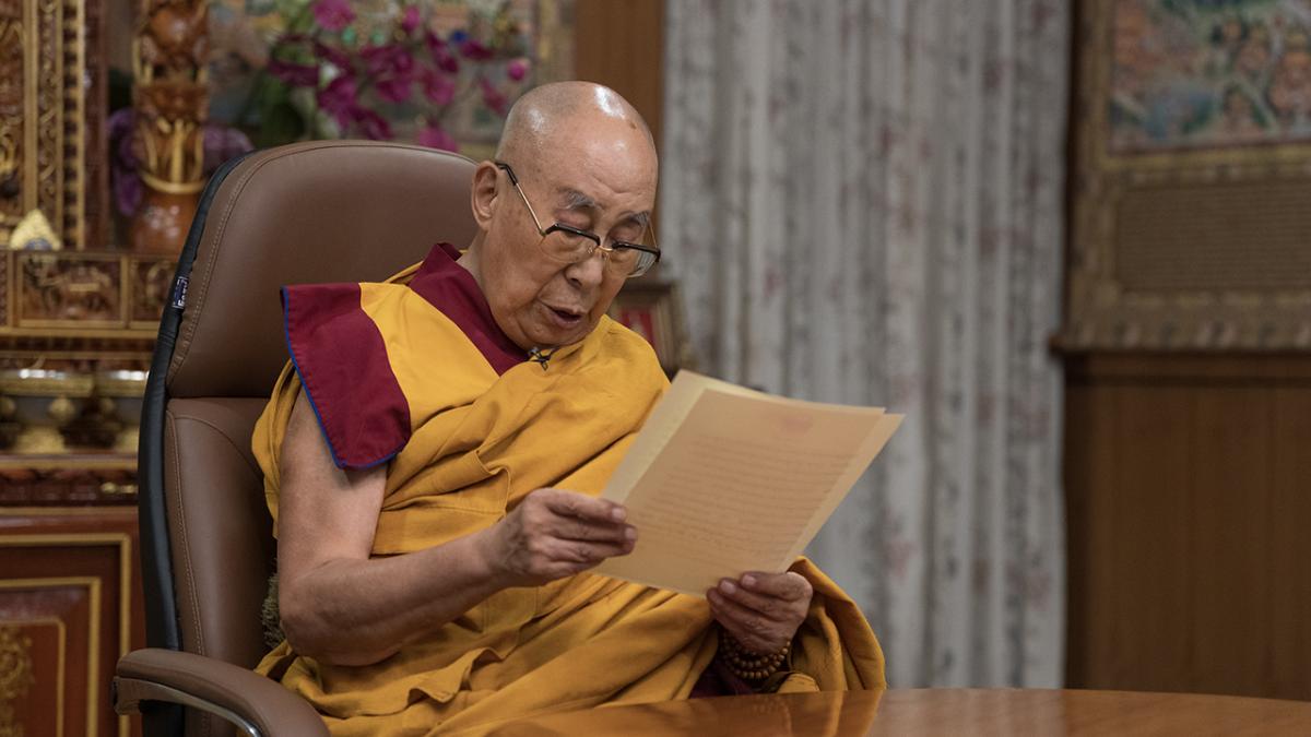dalai lama isi anunta planul de succesiune dupa 14 ani de consultari china furioasa reincarnarea trebuie aprobata de beijing