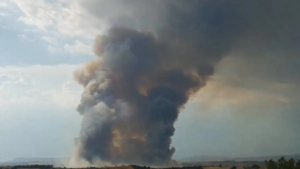 incendii devastatoare si un fenomen rar in catalonia doi oameni au murit 20 000 au fost au izolati peste 5 000 de hectare au ars
