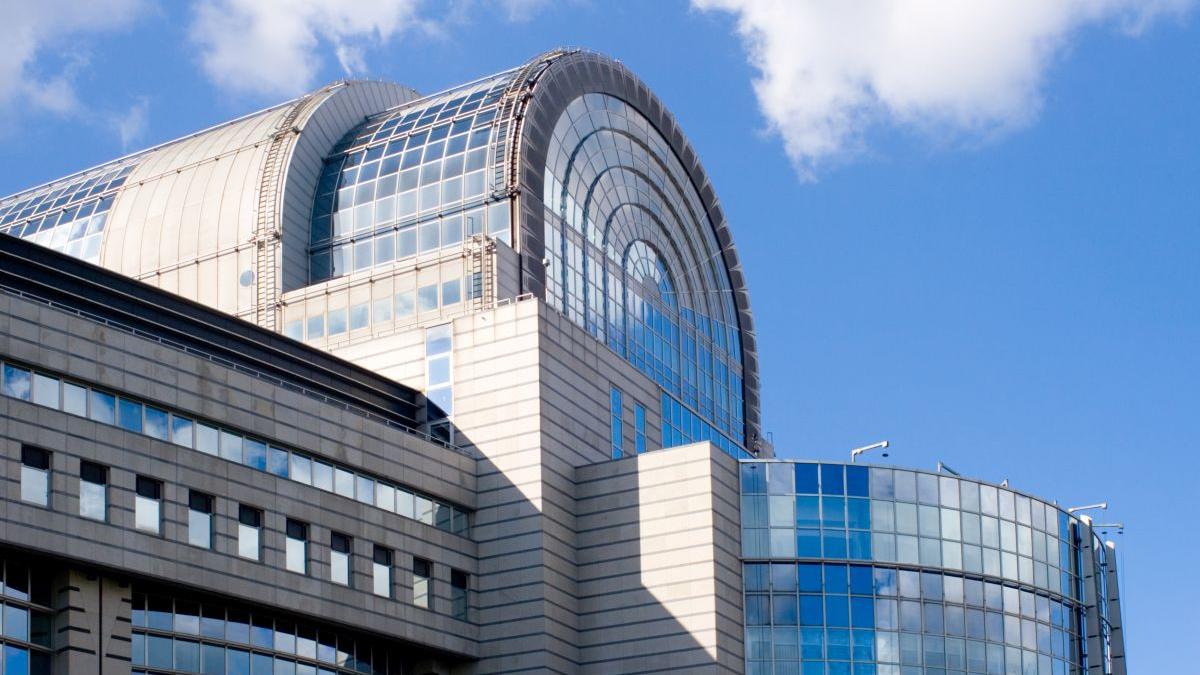 parlamentul europeana da in clocot dupa ce s a stricat aerul conditionat cei de la ecr nu cred in incalzirea globala si o duc bine