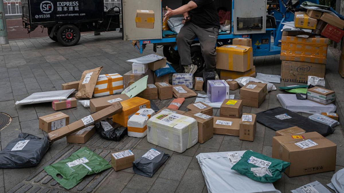 planul ue de a taxa cu 2 euro fiecare colet de valoare mica este o gluma spune seful carrefour sa facem 100 din valoarea lor