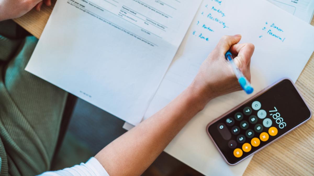 cat ne costa austeritatea un roman cu salariu de 4 000 de lei pierde cel putin 200 de lei lunar din cauza scumpirilor