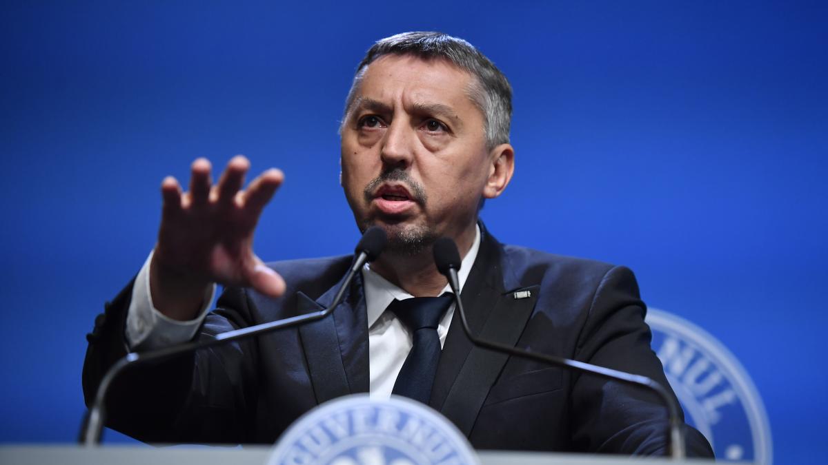 daniel david in educatie nu dam oameni afara si nu reducem salariile 15 dintre elevi vor primi burse de merit