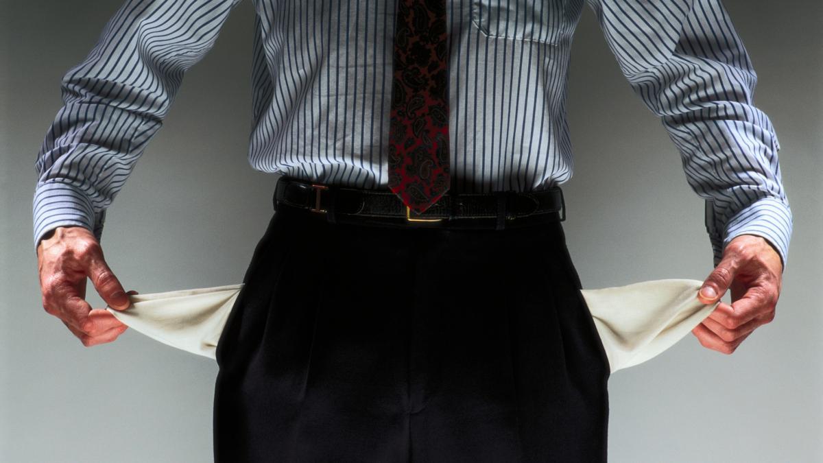 masurile de austeritate ii sperie si ii infurie pe romani nu e vina noastra parlamentarilor n am auzit sa le opreasca un leu