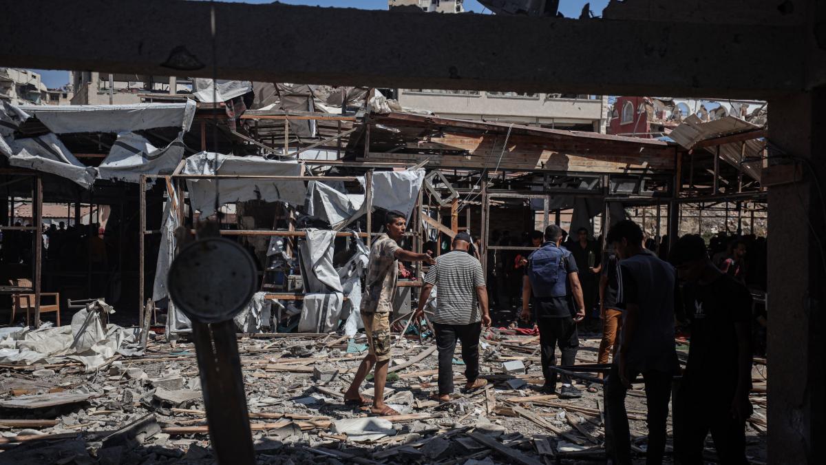 the guardian armata israeliana a folosit o bomba de 225 kg in atacul cu 20 de morti asupra unei cafenele din gaza