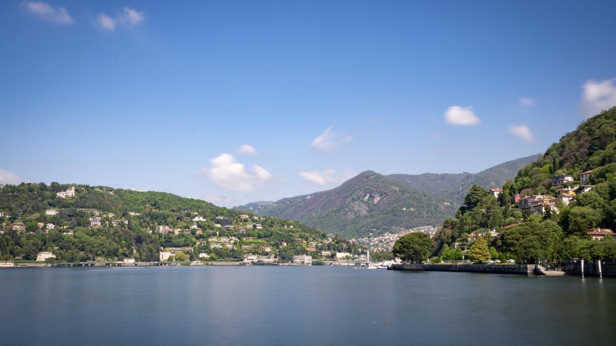 video incident grav pe lacul como un ponton s a prabusit dupa ce 60 de copii s au urcat pe el