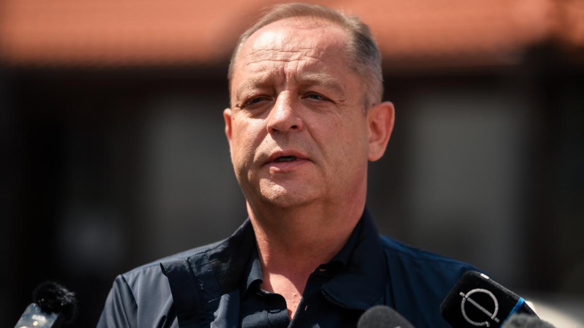 directorul salrom anunta ca nu achita prima factura pentru cina de 12 500 de euro contine o eroare de redactare nu a fost un sejur