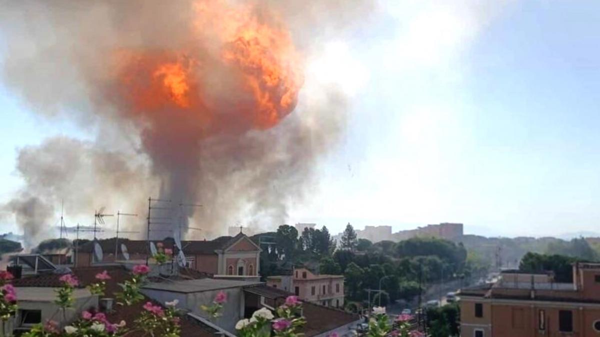 explozie violenta la o benzinarie de roma sunt zeci de raniti printre care si pompieri si politisti statia peco este carbonizata