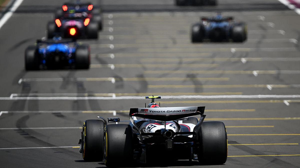 formula 1 al doilea antrenament pe cel mai vechi circuit din formula 1 hamilton cel mai rapid in prima sesiune de pe silverstone