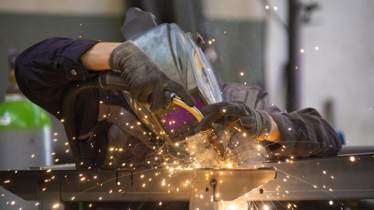 roman din italia mort din cauza caniculei dupa ce i s a facut rau la serviciu sindicatele ii acuza pe angajatori