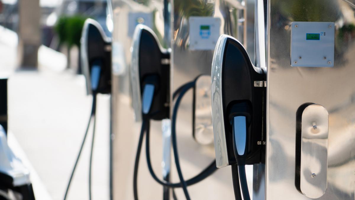 unul dintre cei mai mari producatori de petrol din lume face un pas major in domeniul masinilor electrice