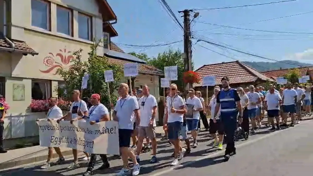 sute de oameni au protestat la praid pentru noi mina este centrul lumii