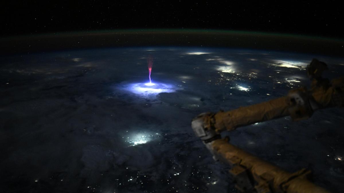 meduza fenomenul spectaculos surprins deasupra americii imagini uimitoare din spatiu