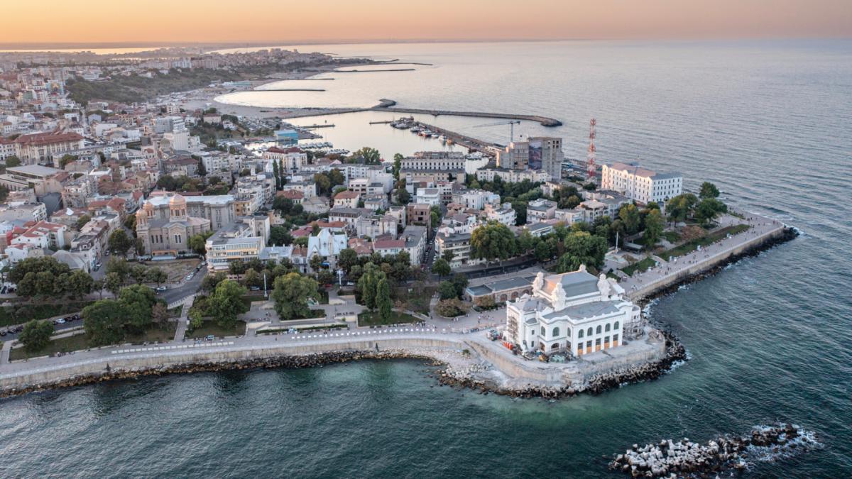 noul brand turistic al orasului constanta imbratisata cu marea a fost lansat cum arata logo ul si ce vrea sa transmita