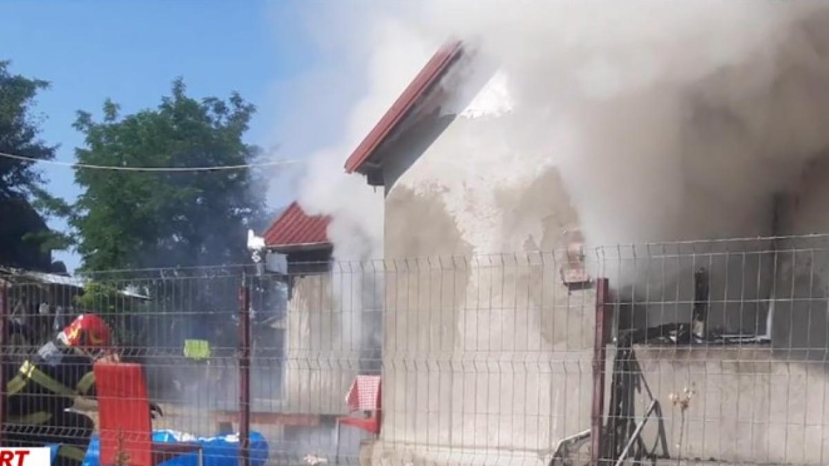 o femeie a fost ucisa cu salbaticie si apoi incendiata in propria casa politistii il cauta pe fostul sau iubit