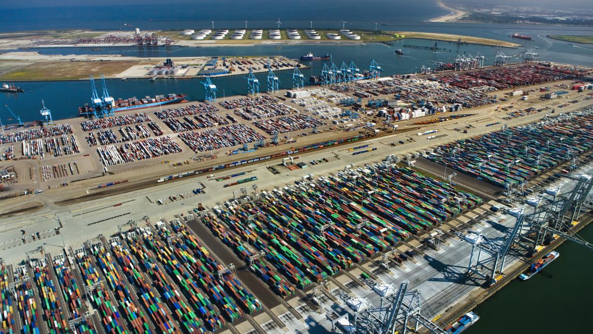 cel mai mare port din ue se pregateste de razboi cu rusia este pentru prima data dupa al doilea razboi mondial