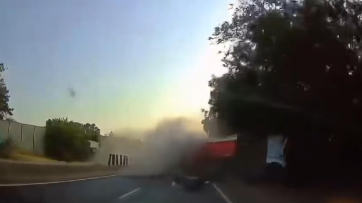 tragedia de pe centura capitalei putea fi evitata parapetul de beton prin care a trecut basculanta e macinat si fara prinderi