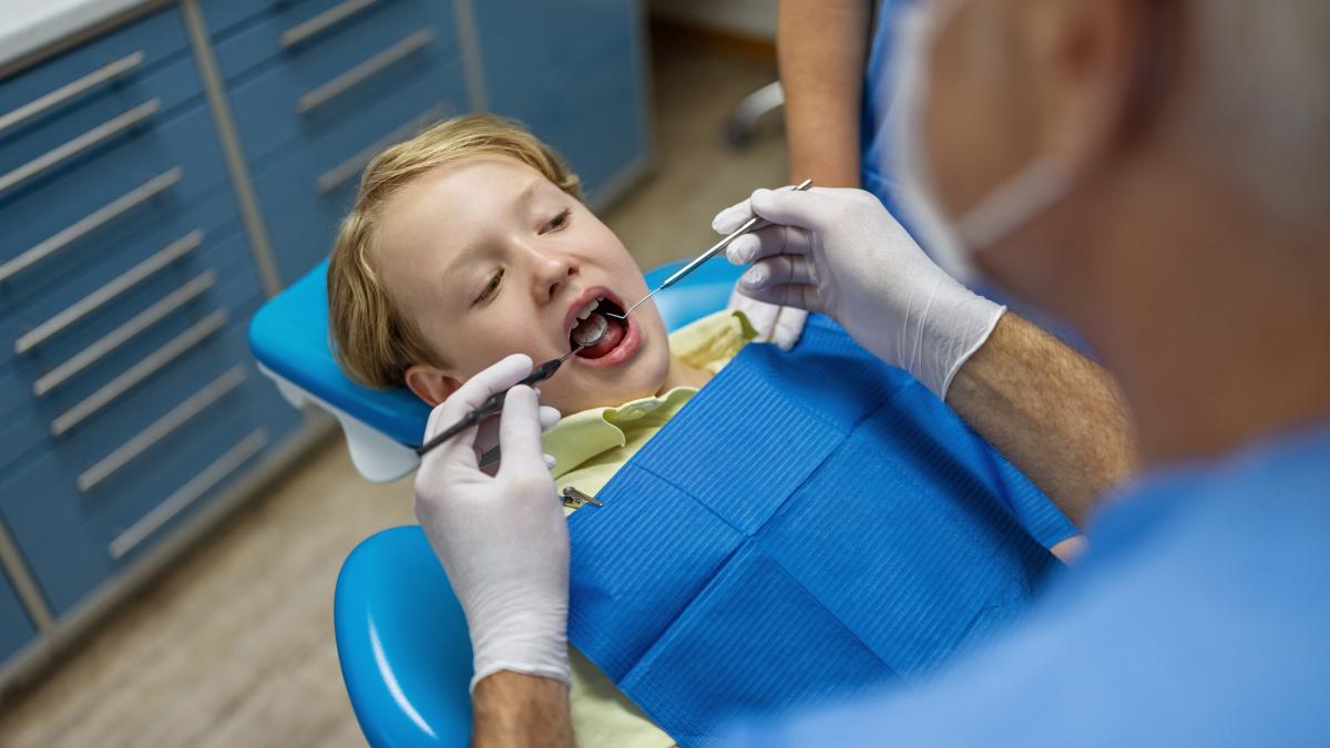 un dentist din iasi a scapat o freza in gatul unui copil de 5 ani