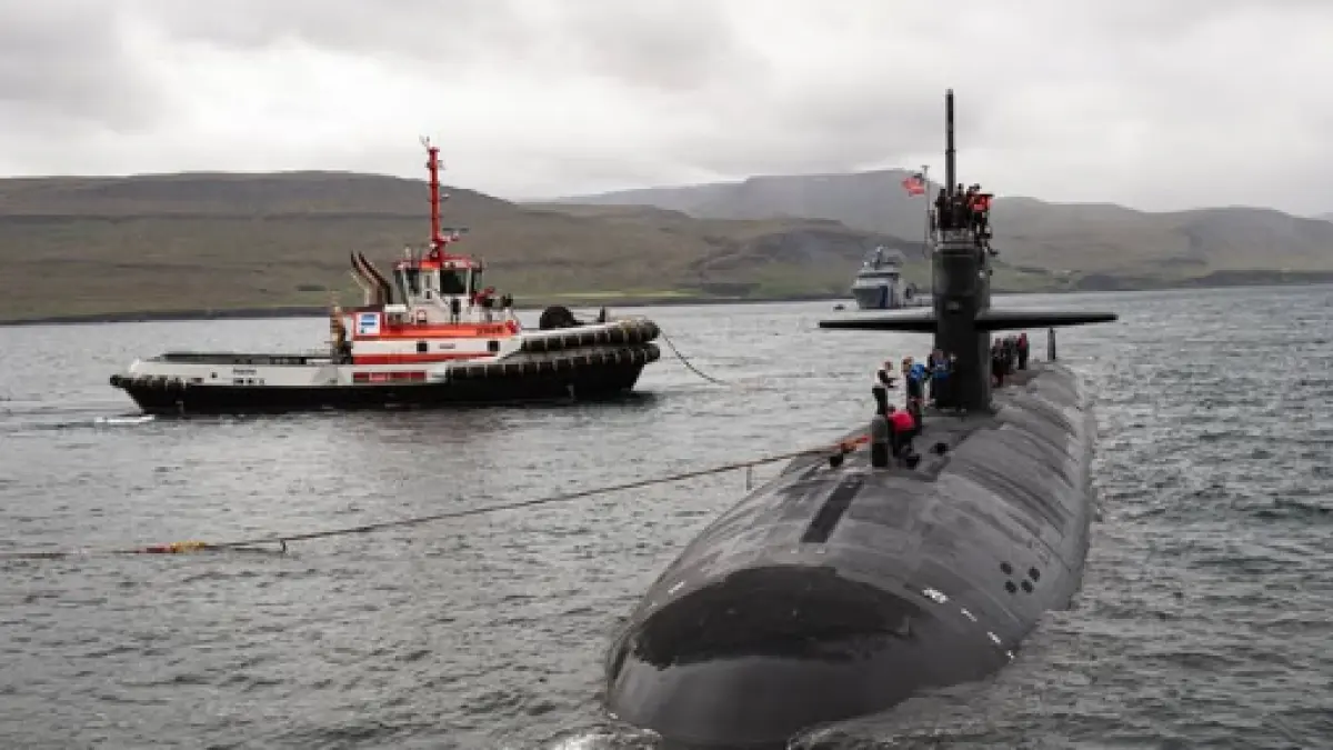 un submarin nuclear a facut o oprire neasteptata amiralul responsabil de europa a spus ca a transmis un mesaj