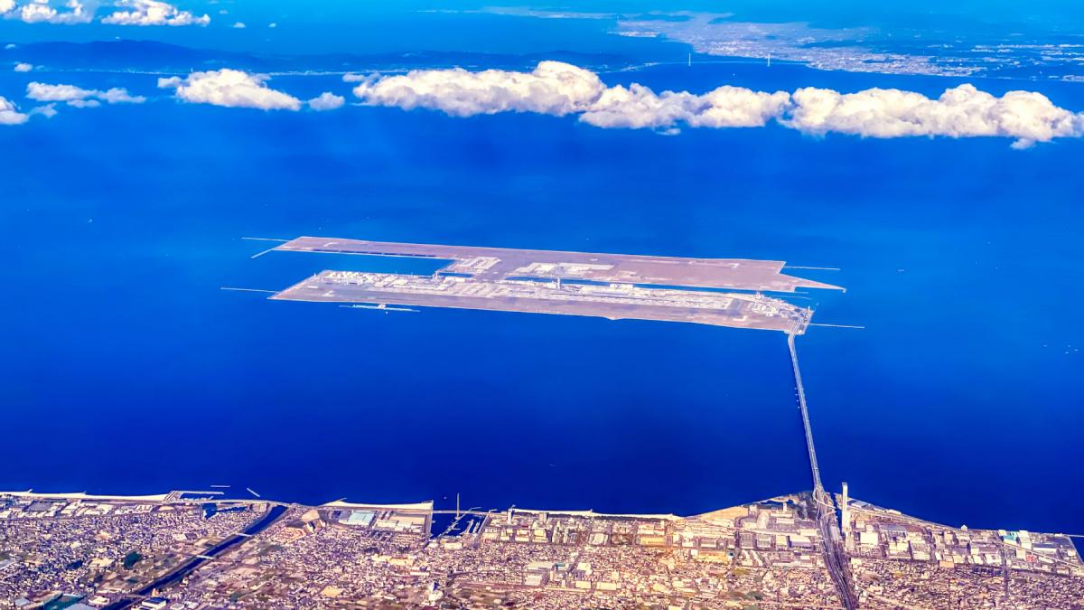 aeroportul international care nu a pierdut niciodata bagaje considerat o minune a ingineriei se scufunda in ocean