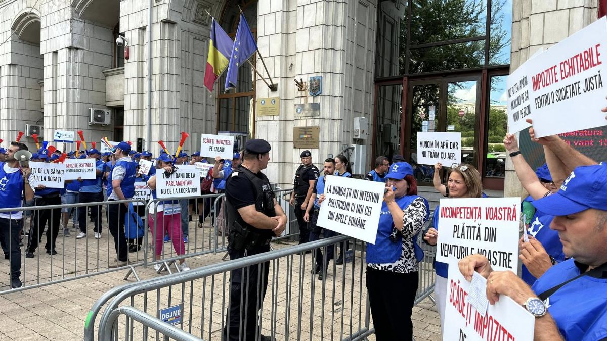 liderul bns la apele romane se castiga sub salariul minim pe economie dupa taierea faimosului spor angajatii au protestat