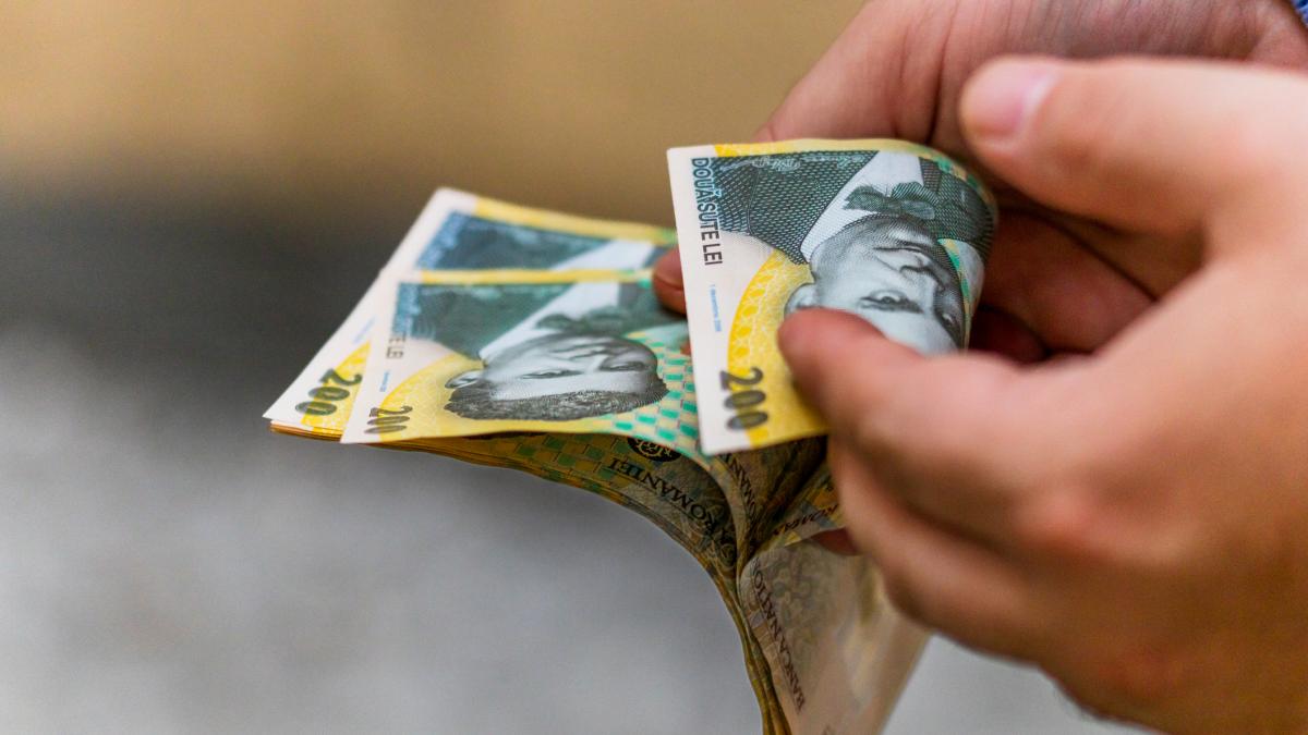 salariul mediu net a scazut cu 2 5 in mai la 5 508 lei