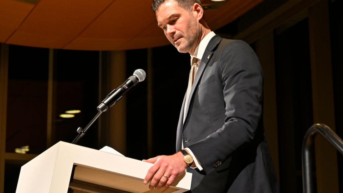 soc in suedia dupa ce s a aflat ca fiul ministrului pentru migratie e implicat in grupari neo naziste oficialul sunt ingrozit