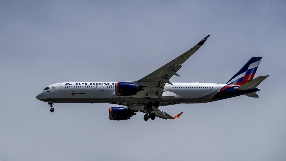 rusii aproape ca si au doborat vineri un avion aeroflot care ateriza la moscova au tras in el cu rachete pantir suntem sub foc activ