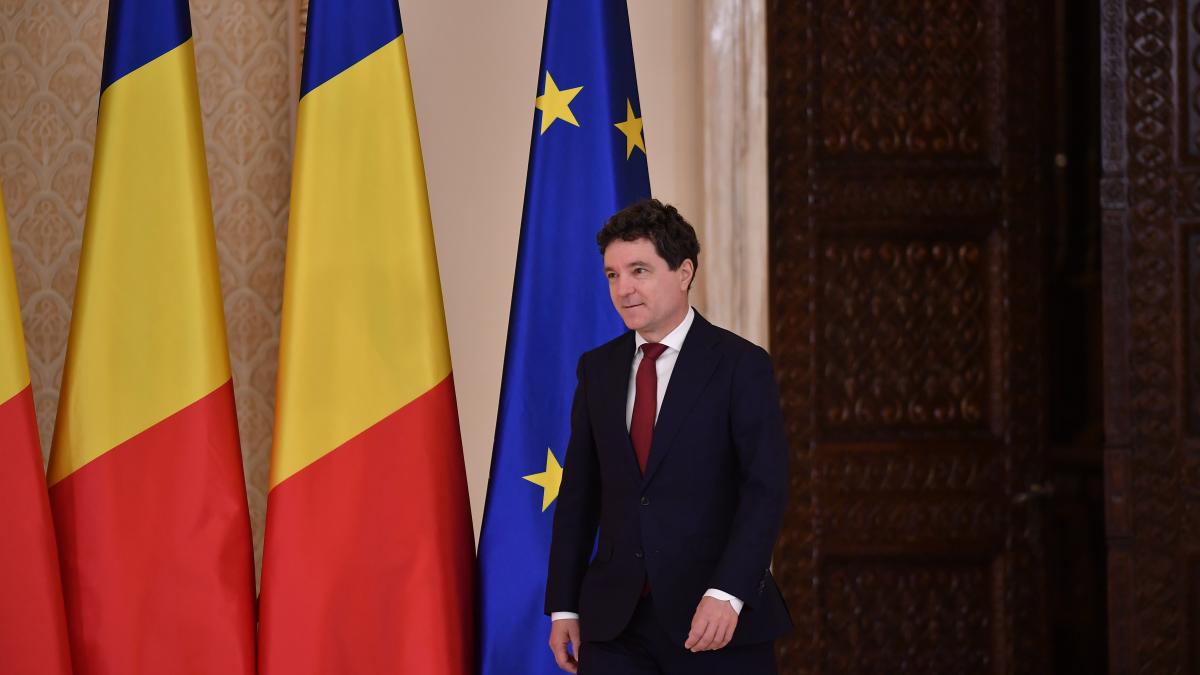 nicusor dan sustine o conferinta de presa la ora 10