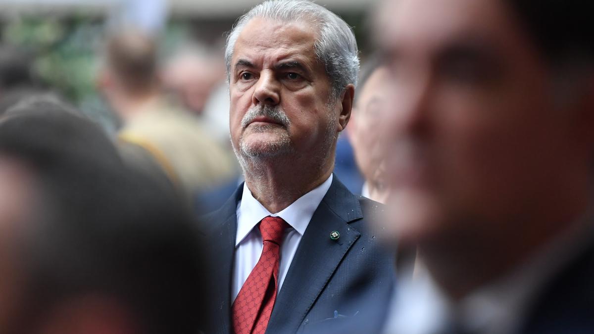 adrian nastase dorinta lui basescu s a indeplinit fostul premier sugereaza ca psd sa iasa de la guvernare