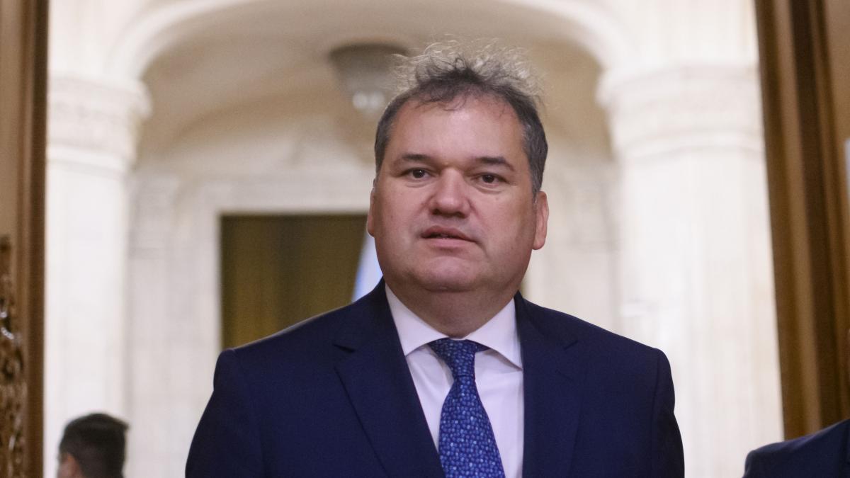 cseke attila a taiat salariile de lux din ninisterul dezvoltarii avand in vedere climatul economic a fost nevoie de ajustari