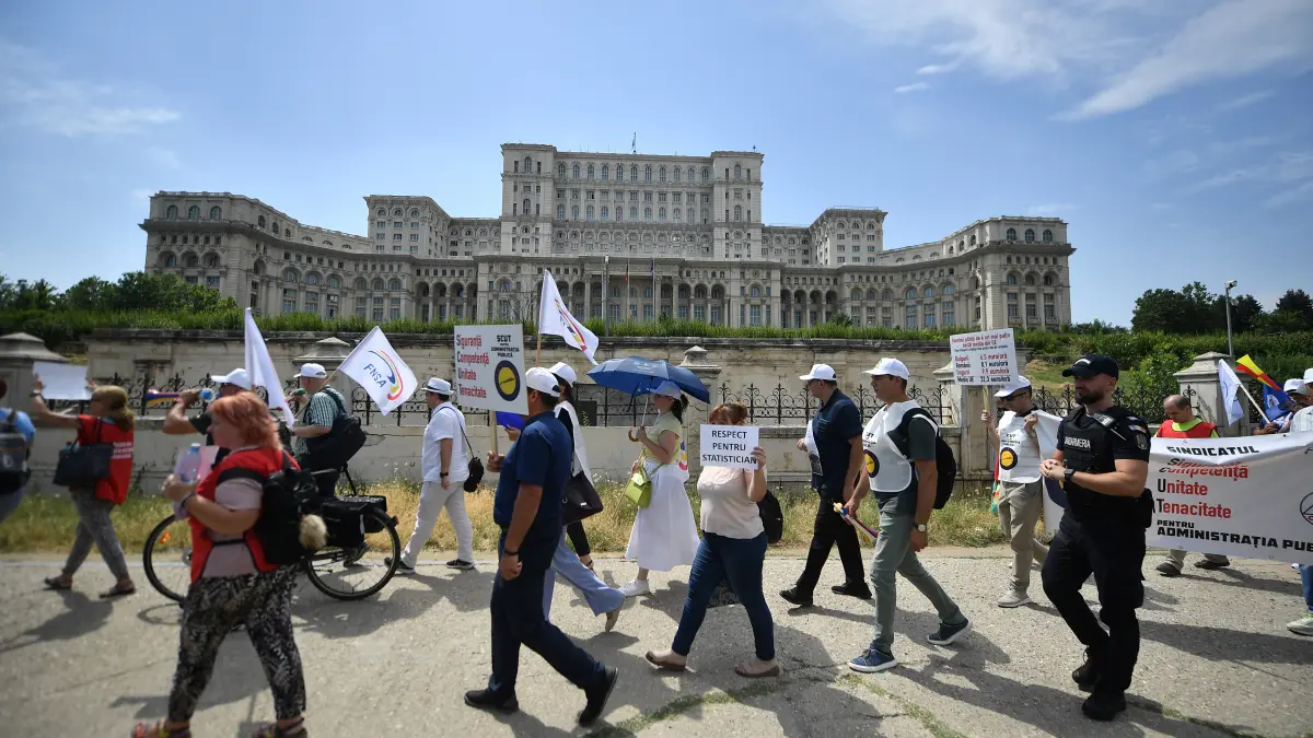 functionarii dau in judecata statul roman pentru taierea sporurilor zegrean procesul va ajunge la ccr