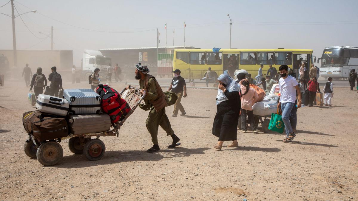 scandal in uk cum au ajuns la talibani datele a mii de afgani care au colaborat cu marea britanie in timpul razboiului din afganistan