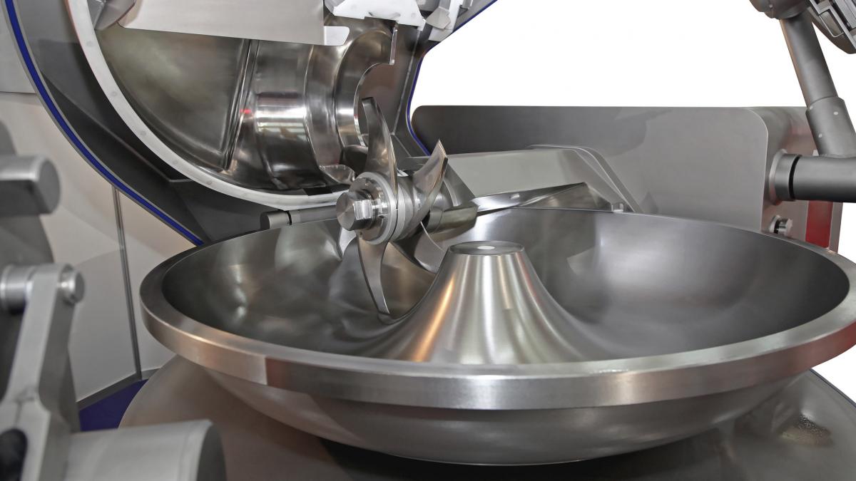 un tanar de 19 ani a murit dupa ce a cazut intr o masina de tocat carne