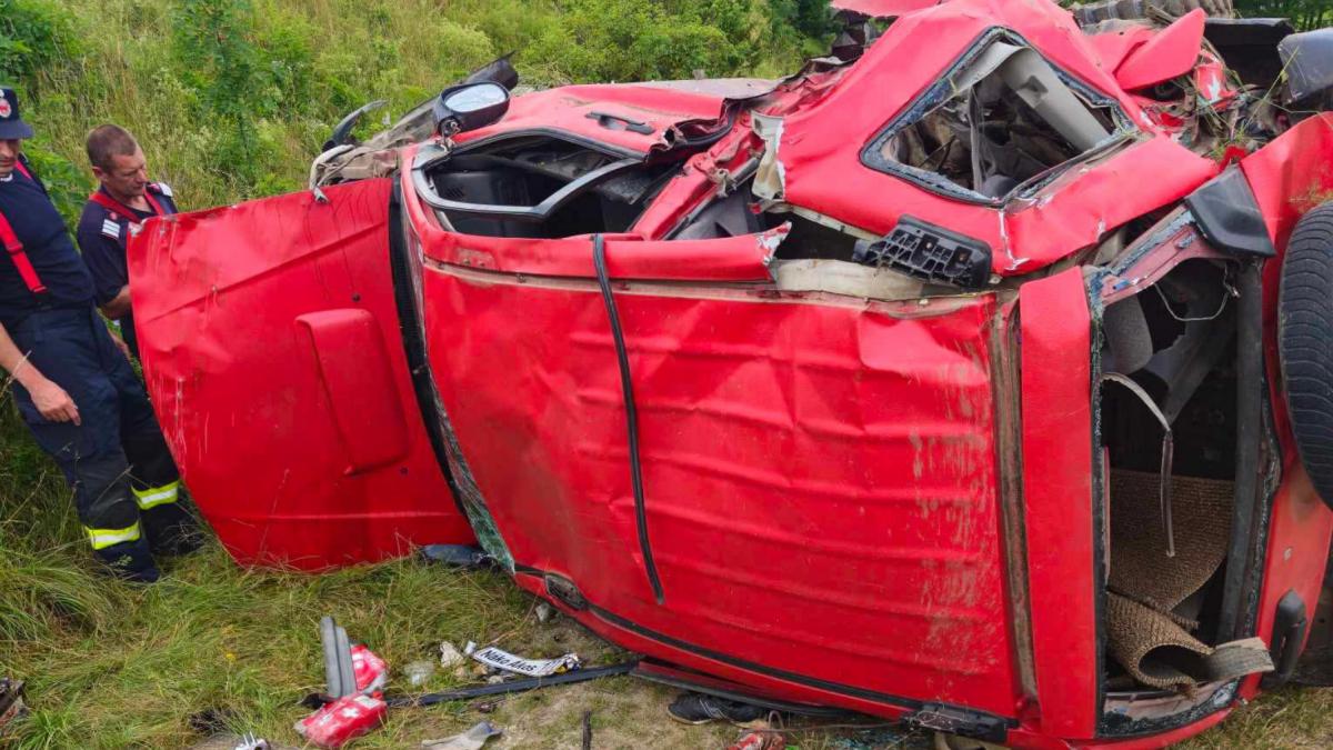 accident feroviar grav in harghita un baiat de 15 ani a murit dupa ce o masina a fost lovita de un tren de calatori iasi brasov