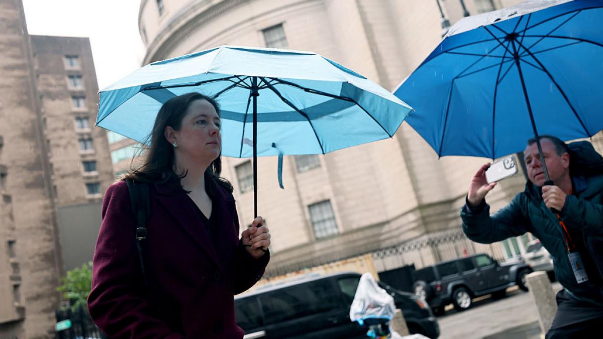 departamentul de justitie al sua a concediat o pe procuroarea din dosarele epstein si sean diddy combs