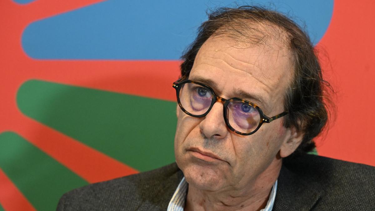 directorul institutului elie wiesel decizia ccr pe legea privind combaterea antisemitismului a dezlegat o problema