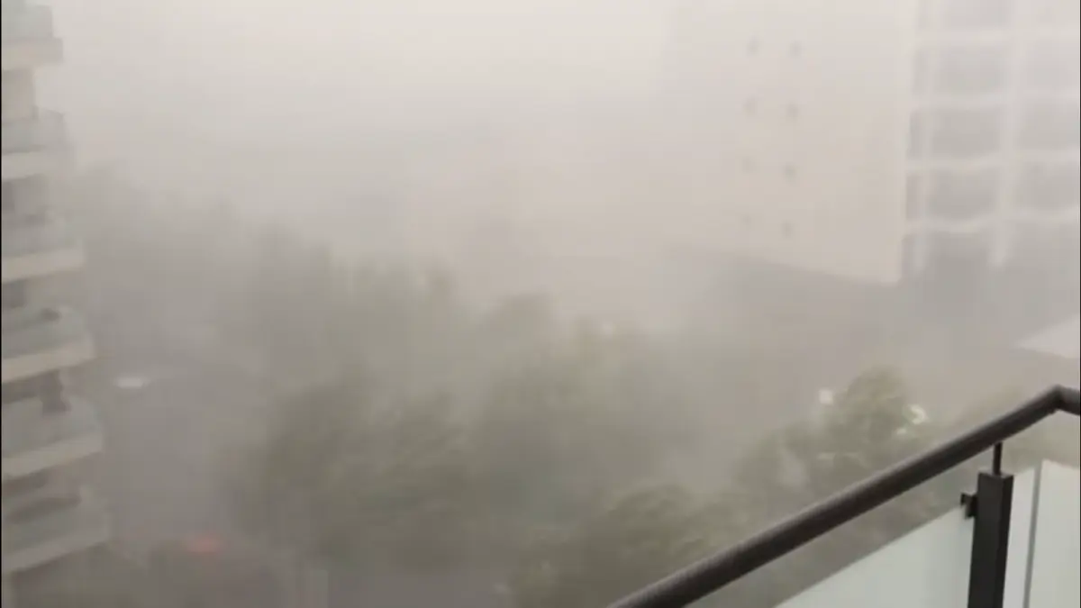 imagini incredibile surprinse in timpul furtunii de joi din bucuresti si ilfov rafale cu puterea unui uragan au distrus totul in cale