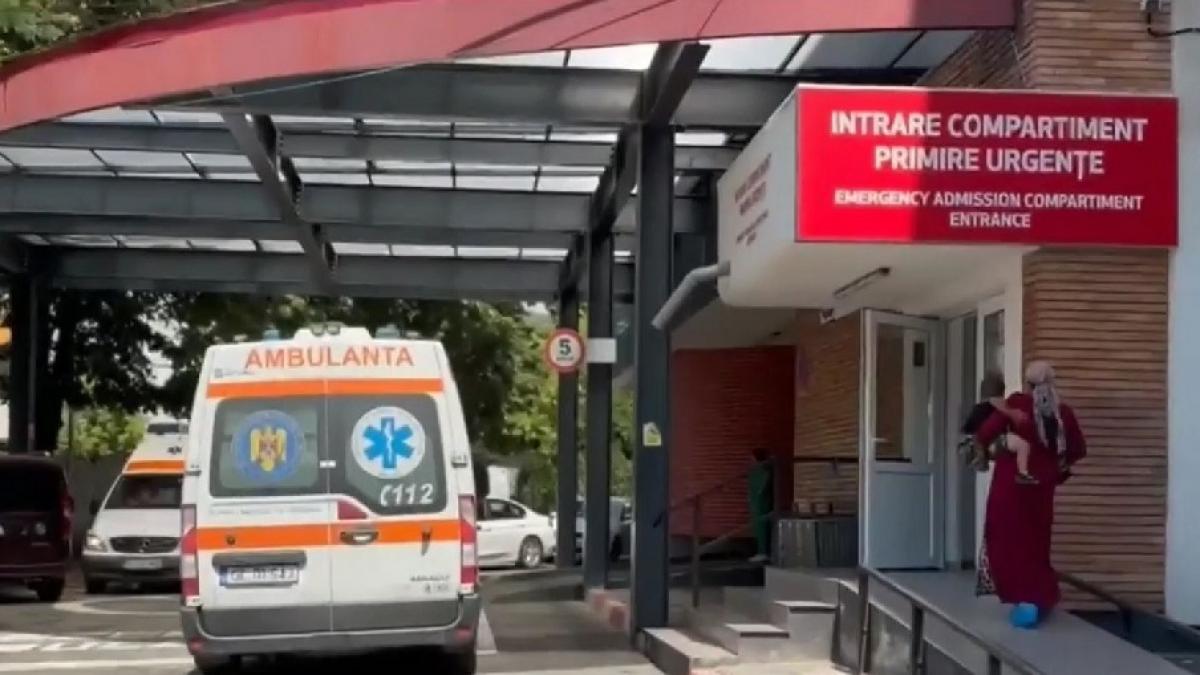 un copil de 3 ani a fost atacat de o haita de caini in galati medicii se tem ca nu ii pot salva ochiul stang