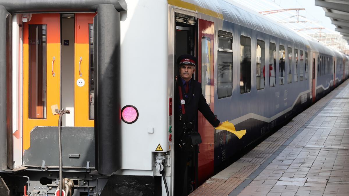 atac cu cutitul intr un tren in mures barbat si a ranit sotia in fata altor calatori si victima a fost dusa de urgenta la spital