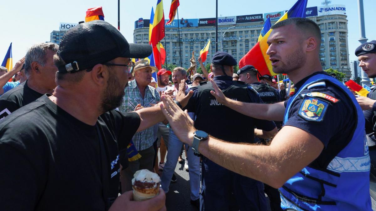 patru jandarmi au fost loviti la protestul violent din piata victoriei agresorii vor fi cercetati pentru ultraj