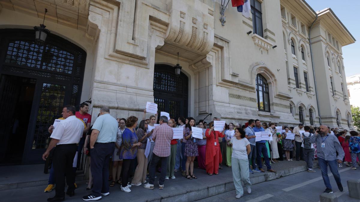 angajatii din primarii intra in greva le vom inchide guvernul ne ignora