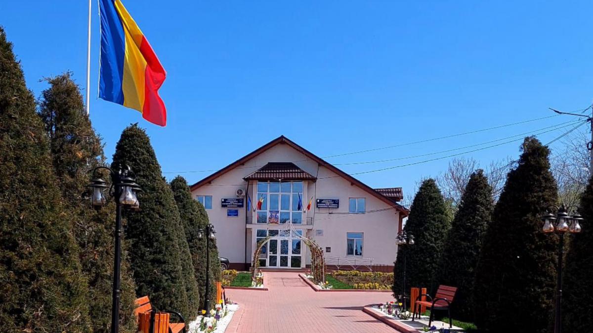 comuna din romania unde primarul le cere oamenilor sa si schimbe domiciliul ca sa si salveze localitatea de la desfiintare