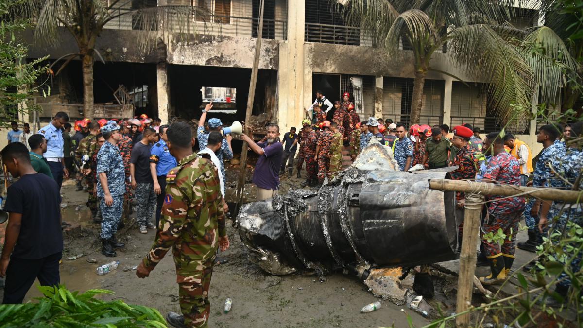 avionul in flacari s a prabusit prietenul meu a murit in fata mea creste bilantul victimelor de la scoala din bangladesh
