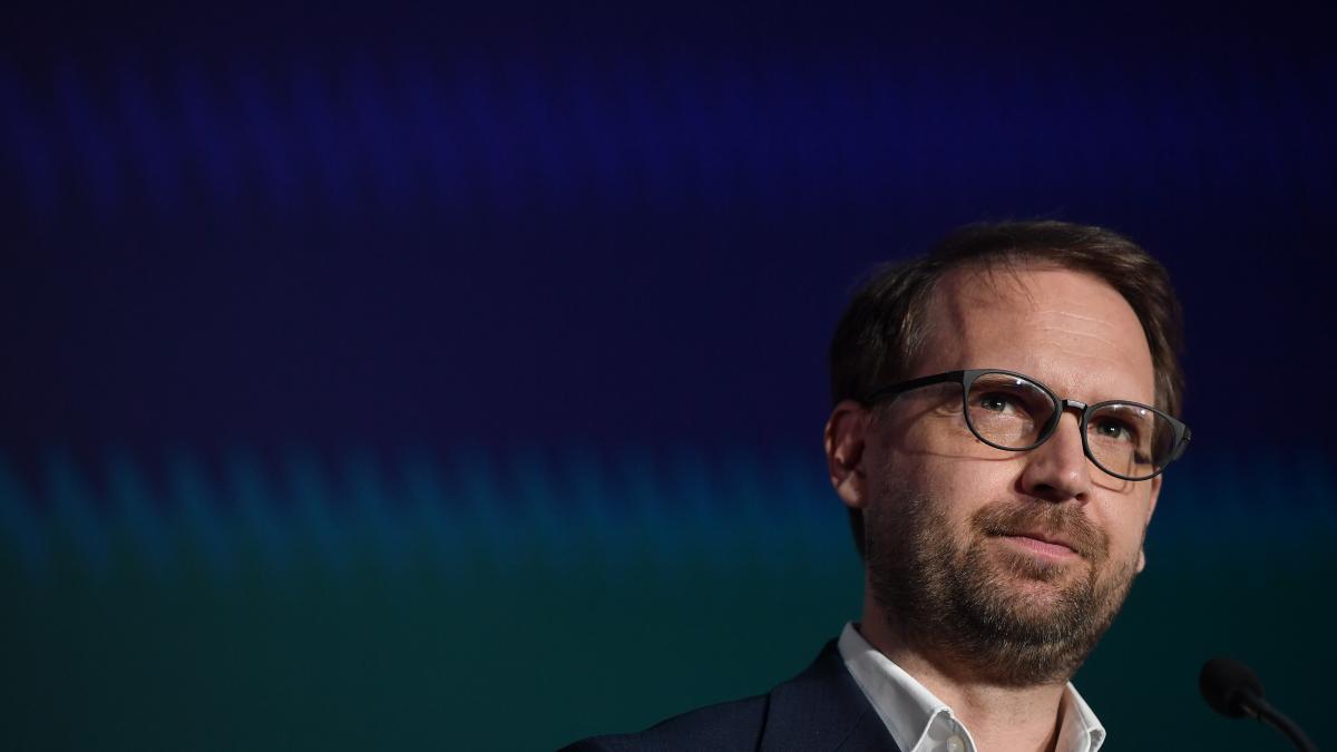 dominic fritz despre sondajul care arata ca tinerii romani regreta comunismul ma sperie