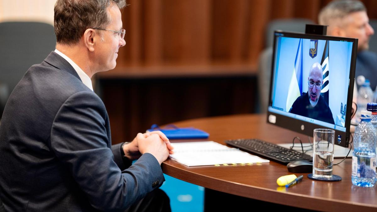 ionut mosteanu se intalneste la kiev cu ministrul ucrainean al apararii pe agenda cooperarea bilaterala in domeniul militar